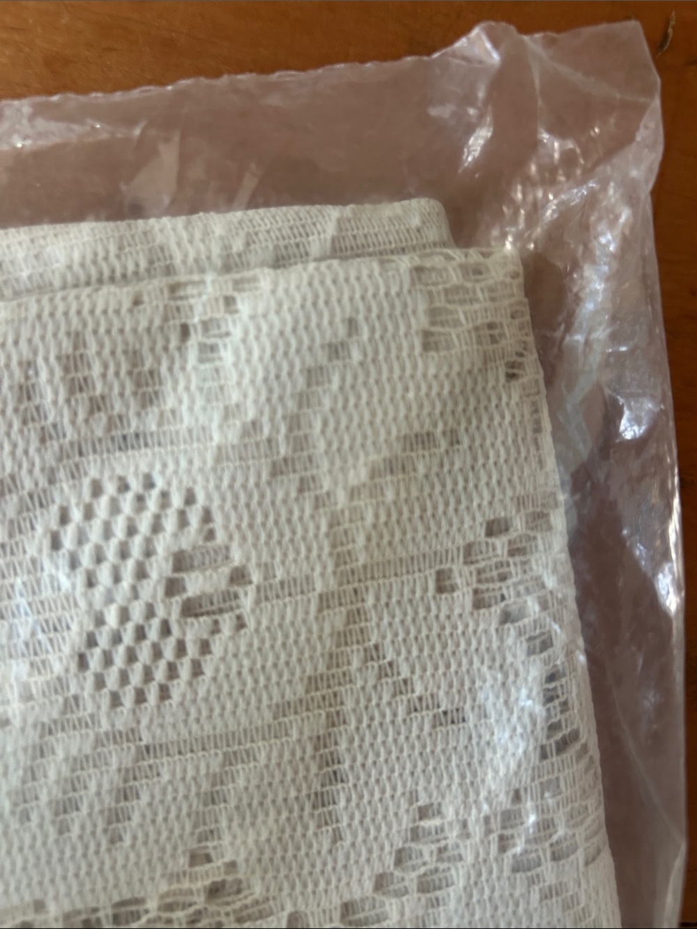 Nottingham lace tablecloth champagne color floral pattern scalloped edge 70”x90” - Picture 9 of 9